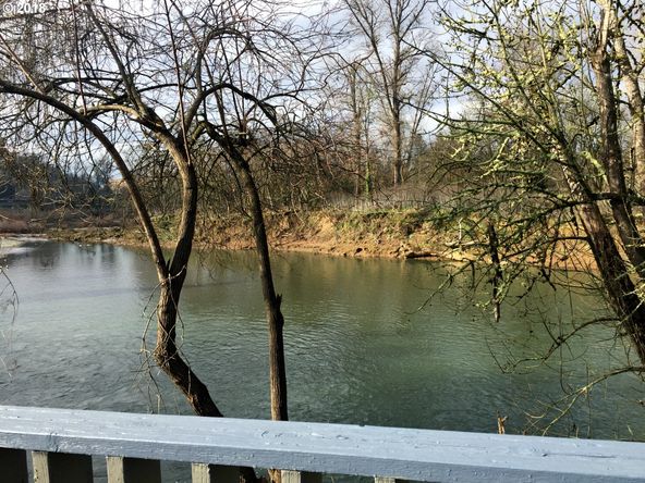 310 SE Pine St, Roseburg, OR 97470
